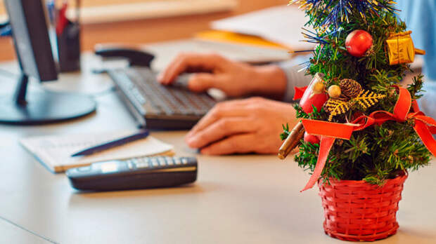 Последняя, самая короткая в 2025 году рабочая неделя началась в России