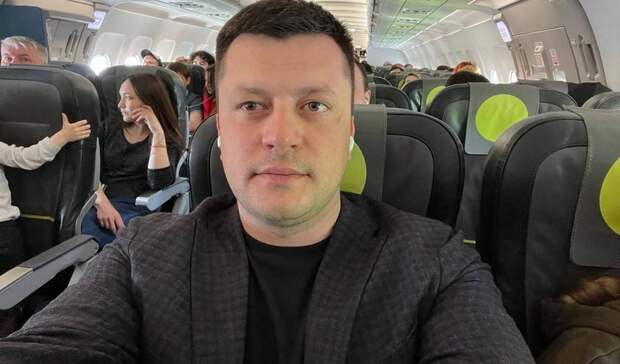 Мэр Уфы Мавлиев опубликовал фото из экономкласса рейса в Москву