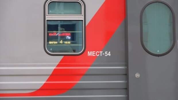 Поезд на ж/д вокзале Барнаула / Фото: amic.ru