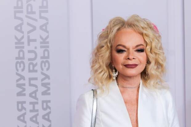 «Всенародный хейт»: Музыкальный критик объяснил, почему Долина не будет отказываться от выступлений в барах