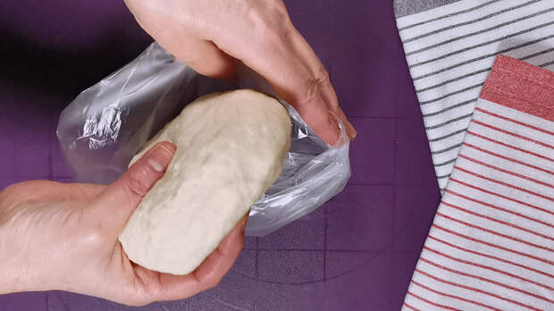 Тесто для пирожков делаю прозрачное и тонкое как бумага и жарю с любой начинкой (рецепт с луком и морковкой, можно в пост)