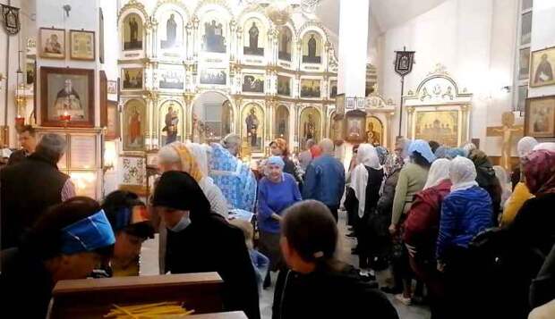 Новороссийск, праздничная служба в Храме Новомучеников