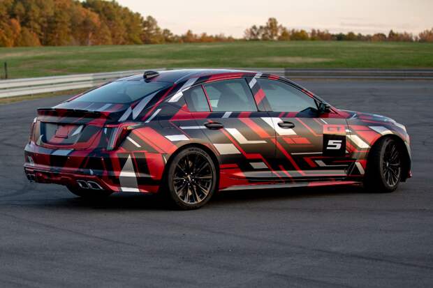 Один из первых 500 Cadillac CT4-V и CT5-V Blackwings