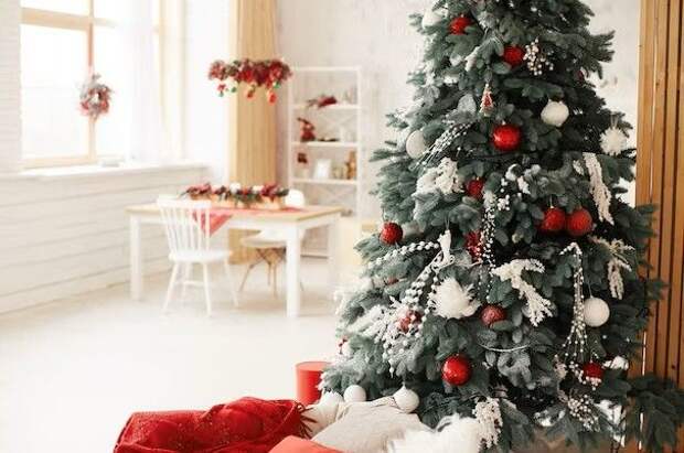 Старый НГ елка с подарками.jpg