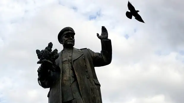 «Обращает на себя внимание особый цинизм»: как власти пражского муниципалитета демонтировали памятник маршалу Коневу