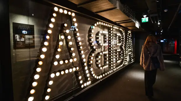 Новый альбом группы ABBA возглавил британский хит-парад
