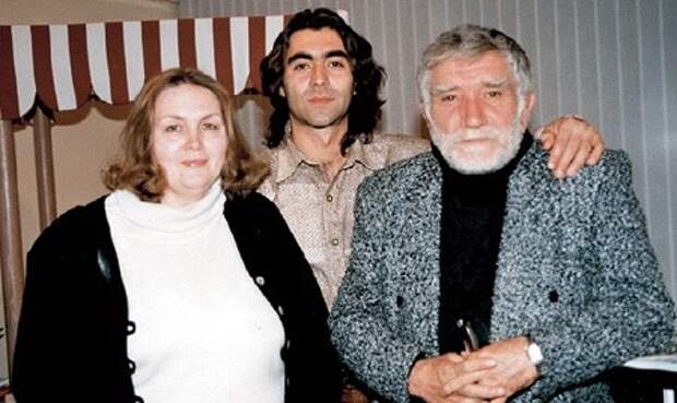 Армен Джигарханян с женой Татьяной и пасынком
