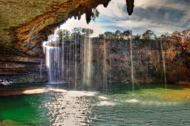 Озеро Гамильтон Пул (Техас, США). Фото / Hamilton Pool photo