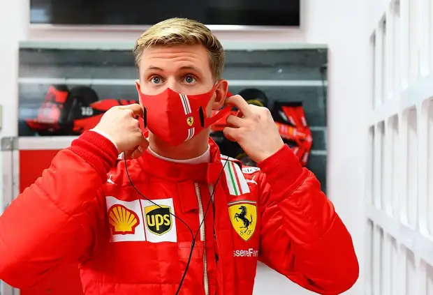 Что значит для Мика Шумахера новый контракт Сайнса с Ferrari? Ничего хорошего