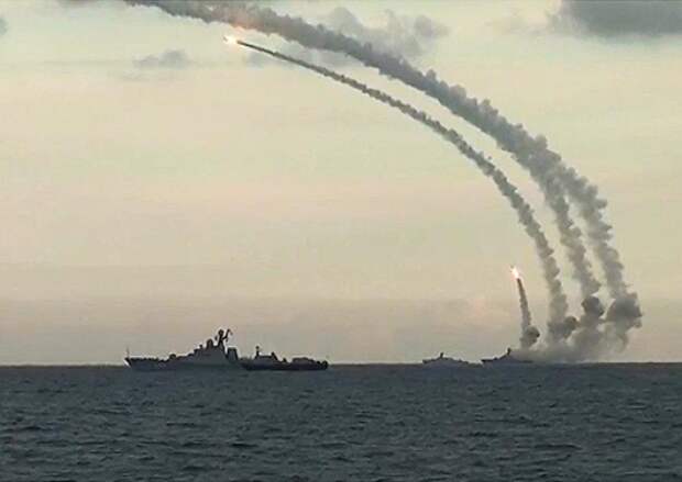 Пуск крылатых ракет «Калибр»