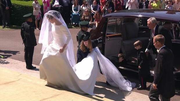 Дизайнер Клеар Уайт Келлер из Givenchy была рядом с невестой на протяжении всей церемонии.