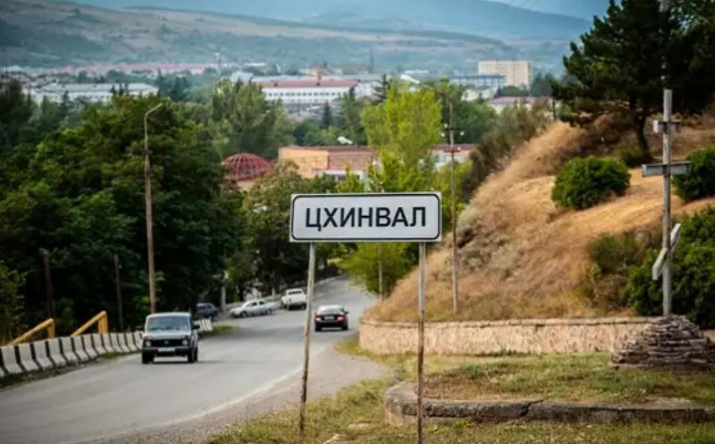 Запад внезапно вспомнил про недоеденный галстук Саакашвили