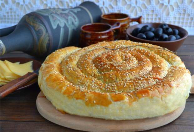Слоёный пирог по-деревенски. Пирог с сыром, фасолью и оливками