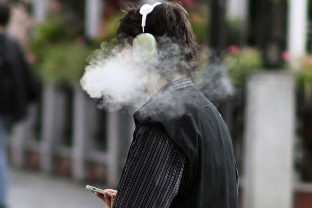 Врач Бекетов: ароматизаторы в вейпах поражают легкие