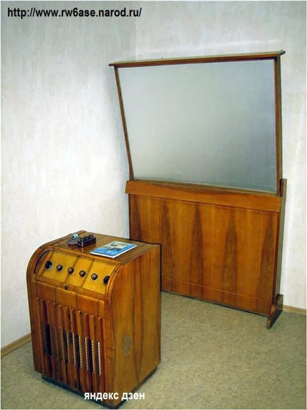 Первый советский цветной телевизор 1959 года, да ещё и с плоским экраном
