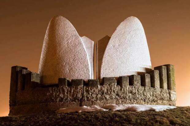 Заброшенные памятники советской эпохи