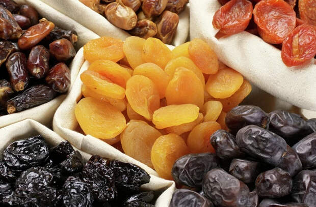 Сухофрукты полезнее соков