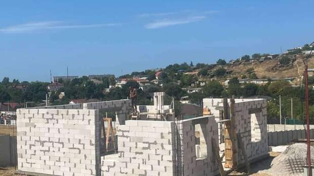 В Севастополе мужчина строит дом на объекте археологического наследия