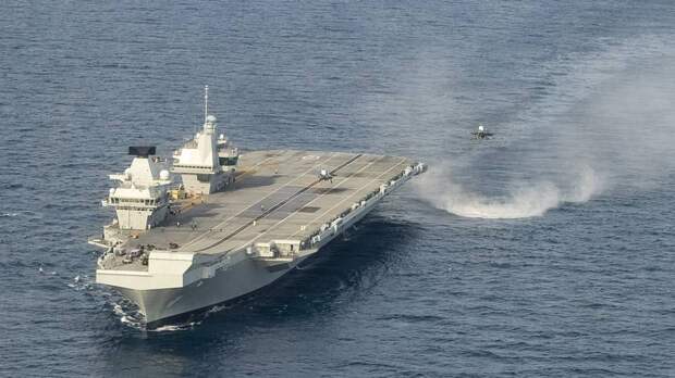 UKDJ: «интерес» российских самолетов к авианосцу Queen Elizabeth встревожил ВМС Британии