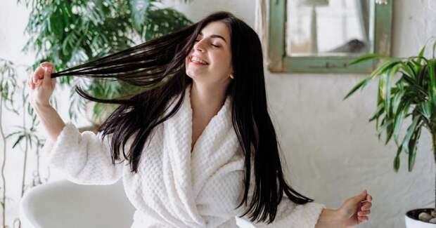 Можно ли «натренировать» волосы, чтобы мыть голову реже? Отвечает трихолог