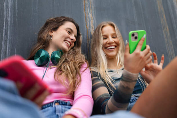 Дерматолог Шацкая: увлечение фастфудом негативно влияет на кожу зумеров