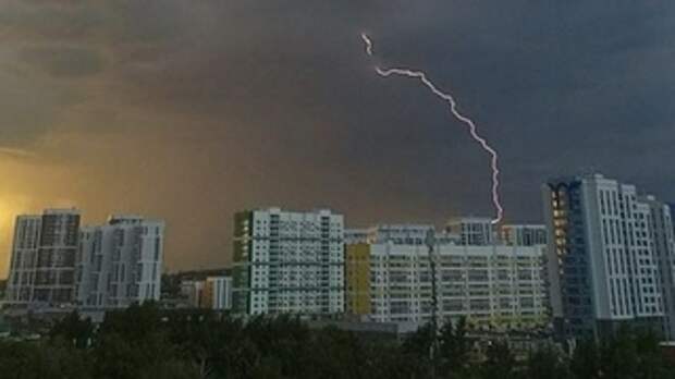 Молния в Барнауле / Фото: 