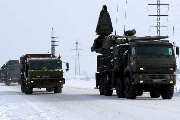 В Сибири "Панцири" прикрыли колонну техники от ракетного "удара"