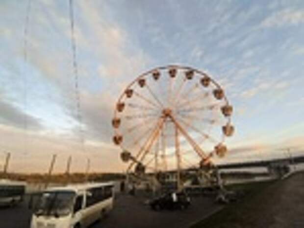 Колесо обозрения около Речного вокзала  / Фото: Екатерина Смолихина