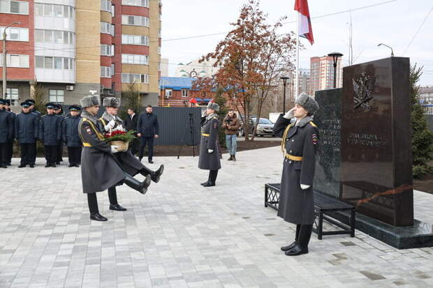 Памятник судебным приставам в Барнауле / Фото: Екатерина Смолихина / amic.ru