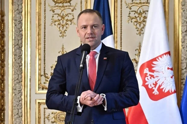 Fakt: президент Польши Навроцкий порезал большой палец на награждении в США