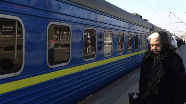 Спецпоезд с украинцами прибыл из Москвы в Киев