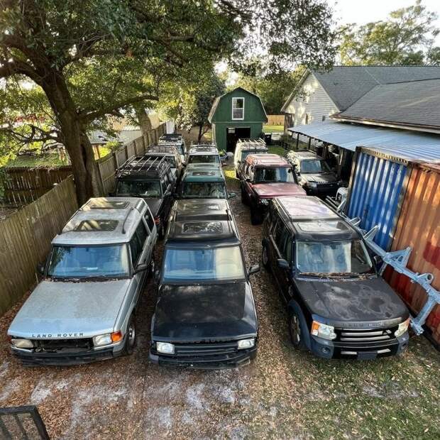 Коллекция из 37 старых Land Rover и запчастей к ним может стать вашей за 500.000 долларов