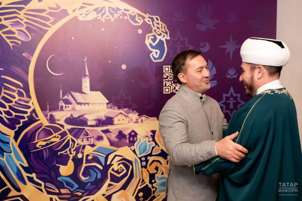 Первый ифтар в Казани: слезы под чтение Корана и «Бэйрэм белэн» от батюшки
