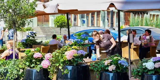 Собянин разрешил не демонтировать летние веранды кафе и ресторанов на зиму