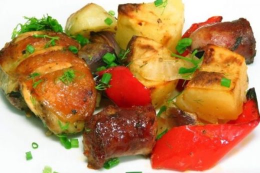КАРТОФЕЛЬ С МЯСОМ И КОЛБАСКАМИ. РЕЦЕПТ ВКУСНЕЙШЕГО ГОРЯЧЕГО «ГОСТИ НА ПОРОГЕ»