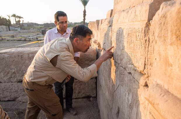 Каменную плиту времен императора Тиберия обнаружили в Луксоре