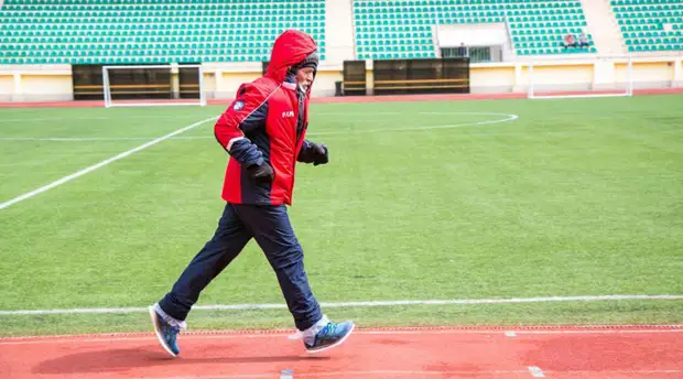 «Собираюсь улучшать результат»: сбросивший почти 10 кг за одну пробежку пенсионер из Дагестана рассказал о своём рекорде