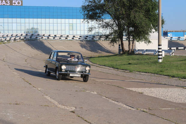 Еще одна ВАЗ-2101 тоже 70го года Сергея из Тольятти, именно с его помощью были изготовлены медальные плашки.