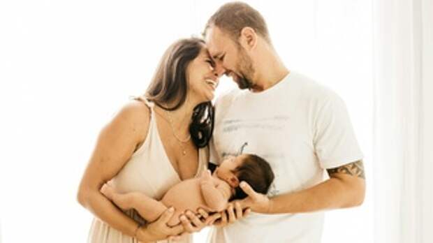 Молодая семья / Фото: unsplash.com / Jonathan Borba