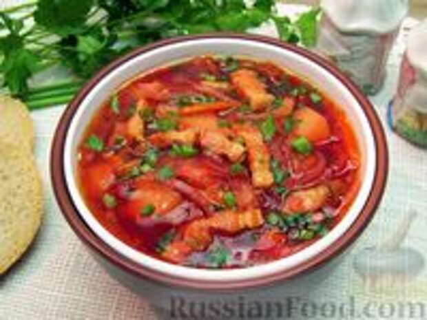 Фото к рецепту: Флотский борщ с квашеной капустой и беконом
