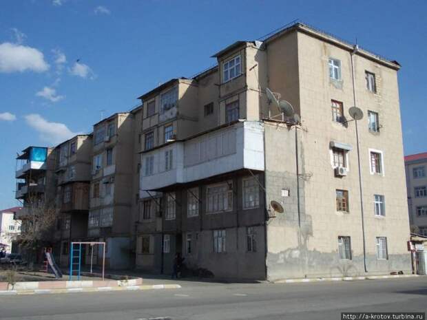 Нахичевань - город удивительных балконов (30 фото)