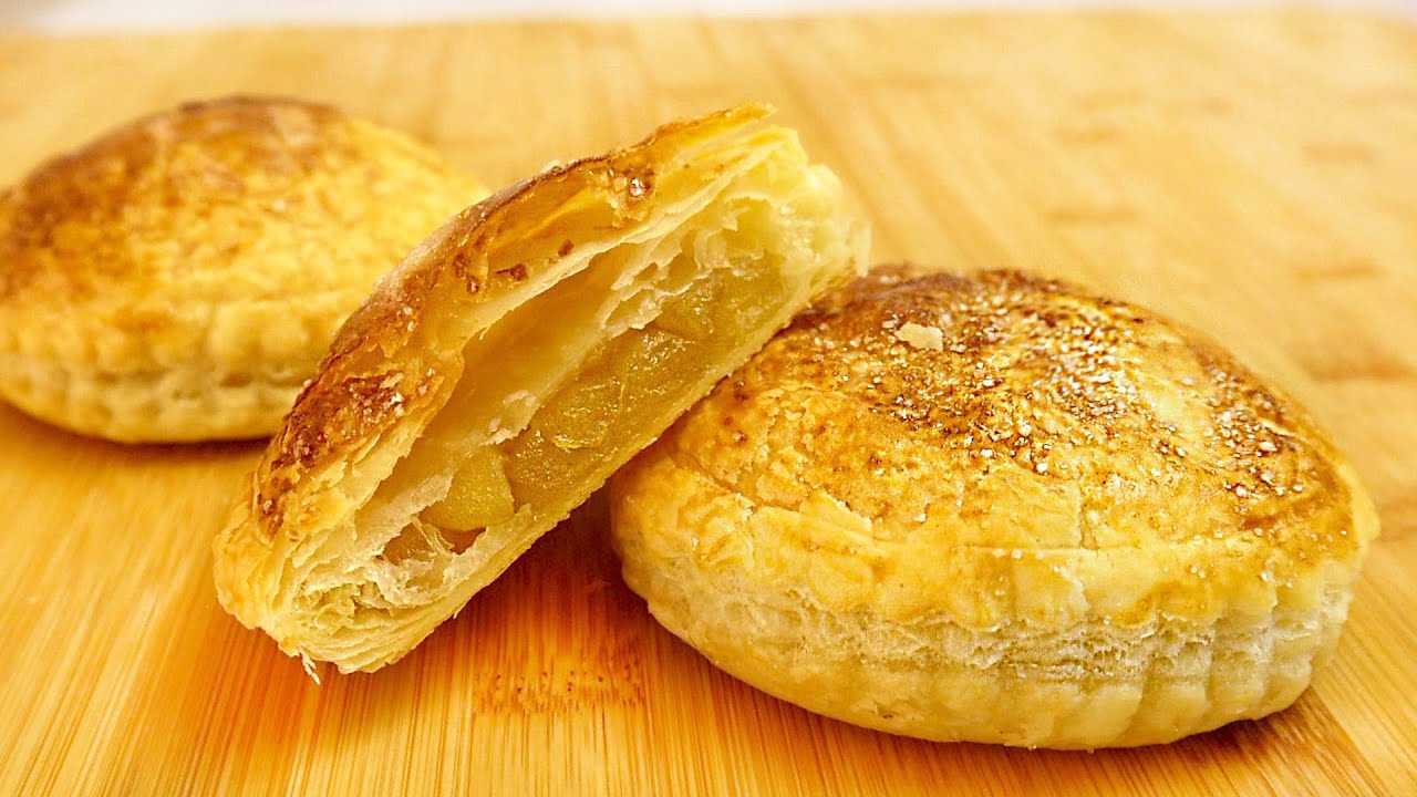 Слойки с яблоками