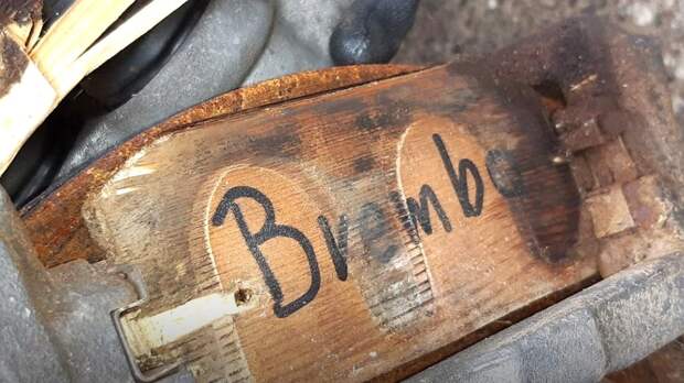 В Германии выявили Mercedes-Benz GLE 400 с деревянными тормозами