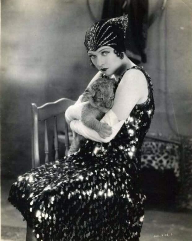 Самой успешной работой актрисы немого кино стала роль Марии Магдалены в эпопее «Король королей», снятой в 1927 году.
