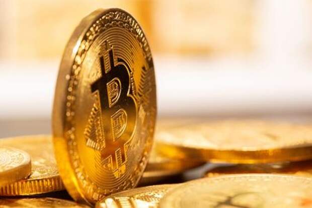 A representation of virtual currency Bitcoin is seen in this illustration taken November 19, 2020. REUTERS/Dado Ruvic/Illustration