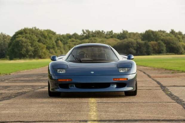 Jaguar XJR-15 — первый в мире карбоновый суперкар, о котором все забыли