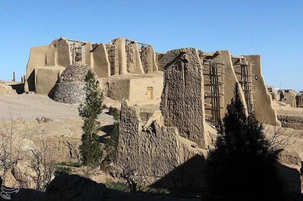 Ветряные мельницы, которые служат уже на протяжении 1000 лет (7 фото)