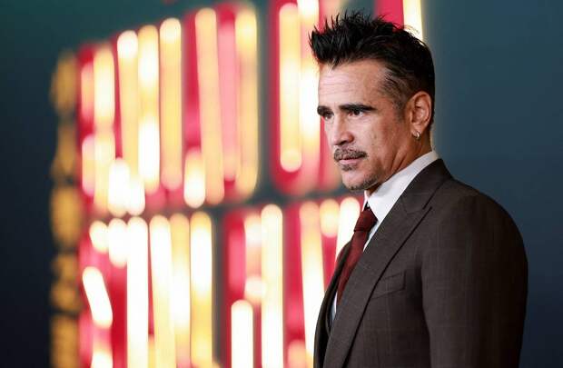 Колин Фаррелл прогулялся в облегающих штанах и вызвал ажиотаж в сети