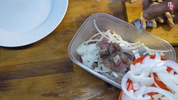 Малосольная селедка быстро и вкусно Еда, Рыба, Рецепт, Видео рецепт, Кулинария, Вкусно, Вкусняшки, Закуска, Селедка, Кухня, Ужин, Обед, Блюдо, Диета, Меню, Длиннопост