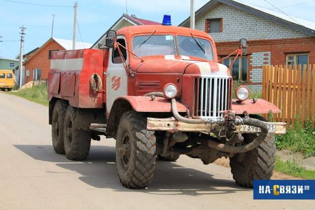 Пожарный ЗИЛ-157 и два ЗИЛ-131 на службе пожарной охраны. Автомобили СССР, ретро авто